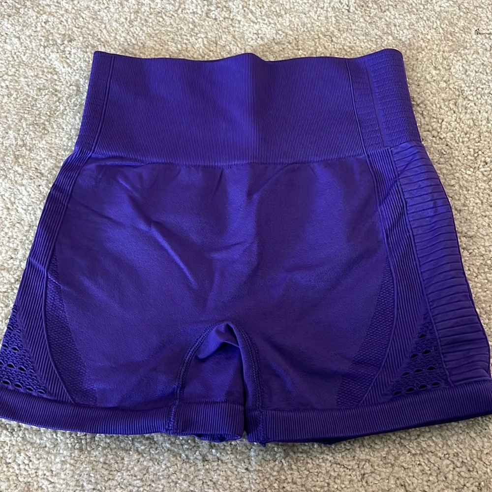 Purple seamless shorts